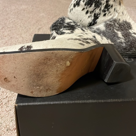 Agave Sky scalloped ankle B&W cowhide booties - Picture 4 of 4